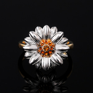 Anello da Donna con Motivo Floreale Margherita e Girasole, Elegante Bicolore, Gioiello Regolabile in Lega, Stile Moderno - Product Image 6