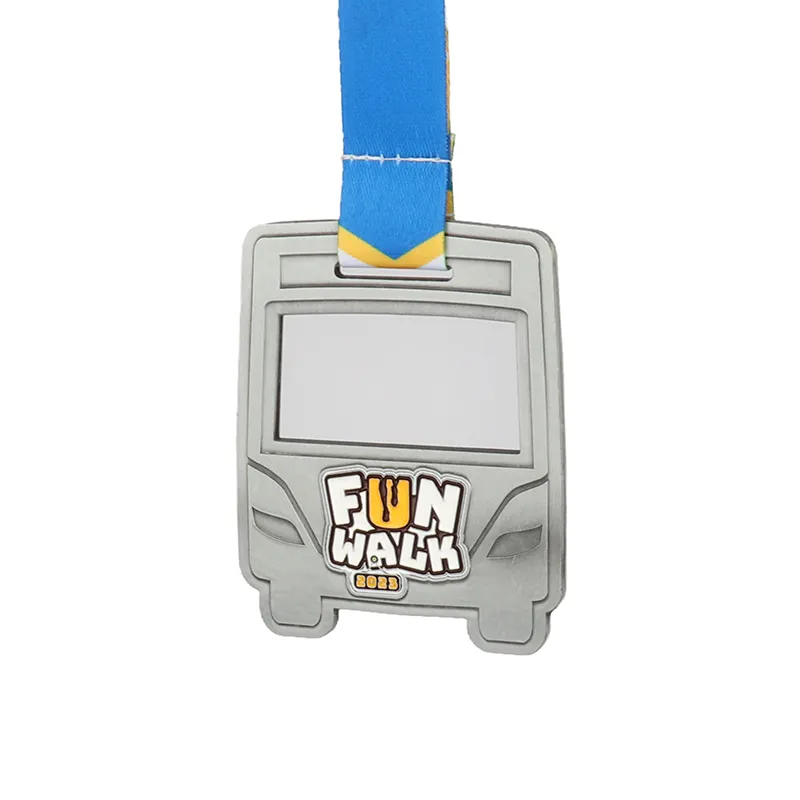 Personalizzabile oro placcato in metallo sport Medal Logo Souvenir calcio bici maratona corsa tecnica di fusione disegno in bianco