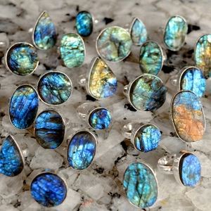 Bague Premium en Labradorite Naturelle, Anneau Ajustable en Argent avec Pendentif Labradorite, Lot de Cabochons en Pierre Précieuse - Product Image 1