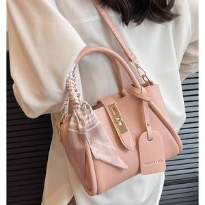 Mini bolso de cuero de lujo cinta acento hebilla de Metal elegante señora manija superior Crossbody moda portátil PU forro cadenas - Product Image 5