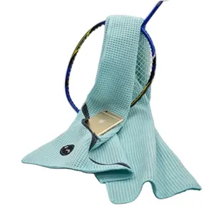 Özel tasarım mikrofiber waffle örgü golf spor havlu cep ve fermuar ile