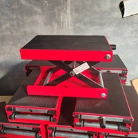 Usine professionnelle produisant des plateformes élévatrices à ciseaux pour motos