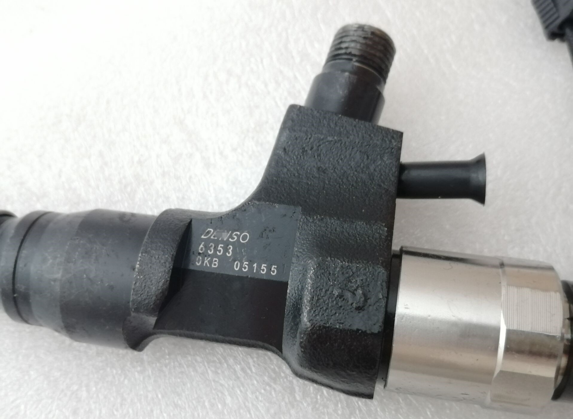 diesel fuel injector 095000-6353 23670-E0050 23910-1440 injector for Hino/Kobelco J05E, SK200-8, SK260-8 injector nozzle 6353
