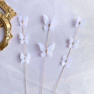 Décoration de gâteau en acrylique en forme de papillon, thème miel et douceur, avec anneau doré « Joyeux Anniversaire » et papillons blancs - Product Image 3