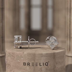 Boucles d'oreilles clous en or blanc 14 carats avec diamants en grappe trèfle, élégantes, quatre pierres, diamants taille ronde, bijoux fins, motif floral - Product Image 1