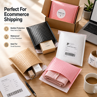 Sacs à bulles personnalisés avec logo, enveloppes à bulles imperméables en polyéthylène pour l'expédition de vêtements, de mode et de boutiques e-commerce.