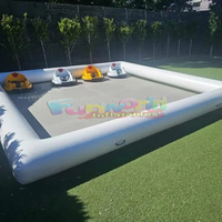 Aire de jeux gonflable pour enfants en PVC avec voitures tamponneuses et circuit de course, comprenant un souffleur - pour les courses de karts et les divertissements de fête
