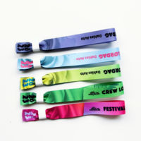 Bracelets en tissu de festival personnalisés en usine bracelet en tissu brodé tissé jacquard bracelet en textile d'événement avec fermoir