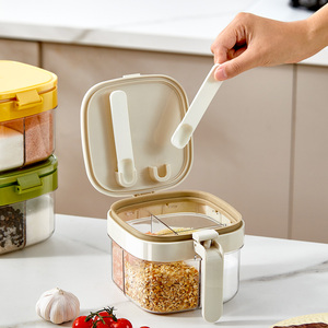 4 Scomparti Barattoli Condimenti Plastica Trasparente Hermetici Portaspezie Cucina per Zucchero Sale Pepe con Coperchio e Cucchi - Product Image 1