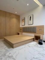 Cadre de lit plateforme en bois minimaliste, design durable, personnalisable pour hôtels, maisons et gîtes
