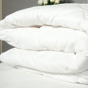 Edredón cómodo de algodón o microfibra 100% para uso en hoteles o hogares - Product Image 2