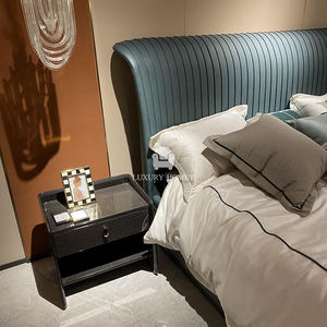 Juego de Muebles de Dormitorio de Lujo, Moderno y Acogedor, con Tapicería de Cuero y Construcción de Madera - Product Image 2