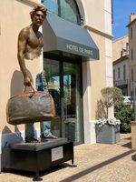 Vente Flash : Sculpture Urbaine en Métal, Statue Grandeur Nature en Bronze Bruno les Voyageurs