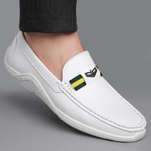 Mocasines blancos de verano para hombre, con punta redonda, transpirables, con suela de goma, informales, tipo náuticos, fáciles de poner. - Product Image 3