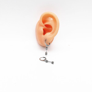 Yunnique – boucles d'oreilles à clip en forme d'haltère, bijoux de fitness en acier inoxydable pour hommes et femmes, design géométrique - Product Image 4