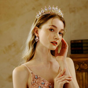 Zhaoyi vend des <span class=keywords><strong>couronnes</strong></span> en alliage, style aristocratique baroque, grandes vacances luxueuses, robes <span class=keywords><strong>de</strong></span> mariée, robes <span class=keywords><strong>de</strong></span> soirée et B - Product Image 2