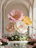 Installation florale artisanale à grande échelle en papier de pavot pour merchandising visuel commercial, décoration de mariage et aménagement de vitrine