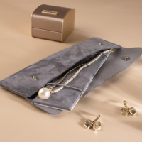 Pochette à bijoux avec logo personnalisé Pochette d'emballage pour bijoux en microfibre et daim pour présentoir de colliers