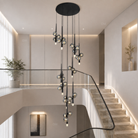 Lustre moderne minimaliste pour escalier, avec globes en verre fumé et tiges noires, idéal pour hôtel, villa, hall d'entrée, salon