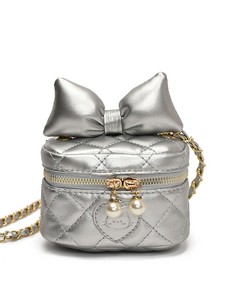 <span class=keywords><strong>2026</strong></span> 新款绗缝 PU 皮革链条肩带小号女式水桶包可爱蝴蝶结儿童斜挎包 - Product Image 6