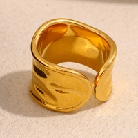 Dreamshow Bague plaquée or 18 carats martelée Bijoux imperméables minimalistes Bague en acier inoxydable anti-ternissement
