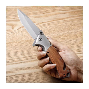 سكين محمولة للبيع بالجملة مخصصة في الهواء الطلق J قابلة للطي حادة للدفاع عن النفس والتخييم والصيد التكتيكي بمقبض خشبي - Product Image 1