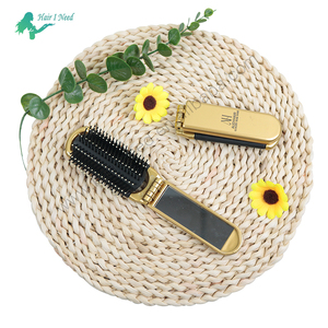 Spazzola per Capelli Pieghevole Portatile e Specchio per il Trucco con Pettine, Nuovo Design con Manico in Plastica per Uso Domestico o in Viaggio - Product Image 4