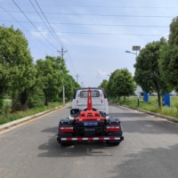 Camion à ordures électrique écologique YIWEI de 4,5 tonnes, à chargement arrière, transmission 4x2, mécanisme de levage à crochet pour opérations d'assainissement