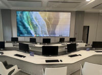 Konsol Ruang Kontrol yang Ditingkatkan dengan LED Ergonomis, Workstation Operator Berteknologi Tinggi, Perabot Pusat Komando
