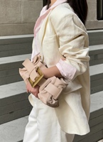 Tas Selempang Wanita Desainer Mewah Kulit Asli Gaya Retro 2025, Bukaan Terbuka, Kapasitas hingga 1L
