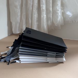 Sac en papier kraft brun et blanc avec poignée perforée personnalisée / Sac de transport en papier kraft fait à la main avec poignée découpée - Product Image 4