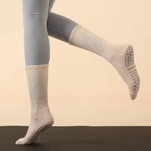 Chaussettes de sport respirantes en coton antidérapantes à logo personnalisé, échantillon gratuit de haute qualité, faible MOQ - Product Image 6