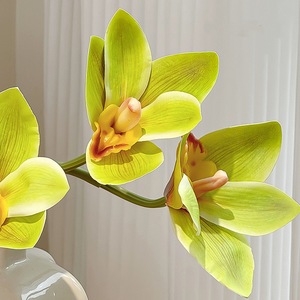 Ensemble d'orchidées Cymbidium artificielles à 3 têtes en soie pour décorations de mariage et de maison - Product Image 4