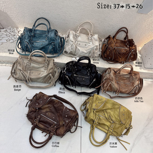 Sac à main en polyester vintage automne-hiver avec grand rivet et fermeture éclair, nouveau sac de <span class=keywords><strong>moto</strong></span> pour fille tendance, bandoulière unique, sac fourre-tout à <span class=keywords><strong>la</strong></span> mode - Product Image 2