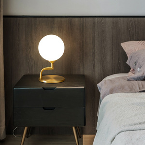Lampe de chevet de chambre à coucher en fer nordique, lampe de bureau moderne de luxe à LED avec lumière d'ambiance, intensité réglable pour salon, bureau - Product Image 1