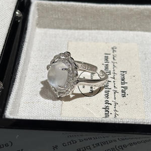 แหวนเงินแท้ S925 ประดับหยกน้ำฟอง ดีไซน์ทรงรีแบบนิช แฟชั่น เครื่องประดับเรียบหรู วินเทจ - Product Image 4