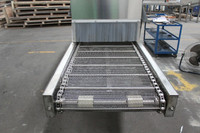 Convoyeur à chaîne en maille métallique en acier inoxydable de qualité alimentaire Focus Machinery, machine de convoyage à bande maillée étanche