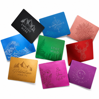 Cartes de visite en métal électroplaqué économiques, surface mate de 0,8 mm, gravure au laser personnalisée, détails de la marque, logo