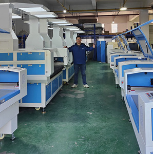 เครื่องตัดเลเซอร์ CO2 สำหรับผ้าและสิ่งทอ ตัดแบบ 3 แกน CNC หัวเลเซอร์คู่ ระบายความร้อนด้วยน้ำ รองรับรูปแบบ AI/PLT ยี่ห้อ AnJiang Smart - Product Image 4