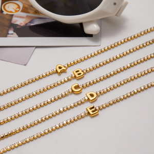 Fabricant de bijoux personnalisés en gros, <span class=keywords><strong>bracelet</strong></span> à chaîne avec nom en acier inoxydable plaqué or 18 carats, lettre <span class=keywords><strong>arabe</strong></span>, mode et haute qualité - Product Image 3