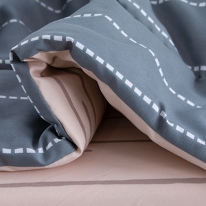 Ensemble de literie moderne en fil de microfibre de haute qualité comprenant une couette et des rideaux en polyester tissé tailles complètes et doubles pour la maison et les hôtels - Product Image 4