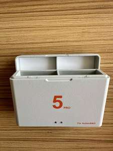 Étui de charge portable en plastique et métal de haute qualité pour <span class=keywords><strong>Action</strong></span> 3/4/5 Pro 3 Batterie 3 emplacements pour batteries Indicateur lumineux <span class=keywords><strong>LED</strong></span> USB - Product Image 3