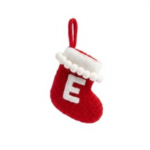 Meilleur chaussette de Noël artisanale traditionnelle en feutre de laine rouge de l'Himalaya, ornement avec pompon blanc et lettre E, décoration murale - Product Image 3