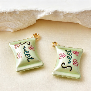 เสน่ห์ของขนมหวาน |   จี้รูปขนมเค้ก โดนัท ไอศกรีม คัพเค้ก ทำจากสแตนเลสสตีลเคลือบ PVD สีทอง 18K สำหรับทำเครื่องประดับ - Product Image 5