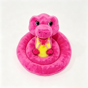 Peluche de serpiente suave y esponjoso personalizado, peluche de serpiente rosa para abrazar, peluche de serpiente sentada en espiral, peluche de serpiente con detalles de pompones. - Product Image 1