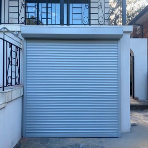 <span class=keywords><strong>Porte</strong></span> à enroulement motorisée en aluminium entièrement étanche et anti-corrosion pour extérieur, idéale pour jardin, magasin, entrepôt - Product Image 3