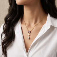 Collier en acier inoxydable plaqué or 18 carats avec zircone carrée, perle d'eau douce ovale et chaîne à trois niveaux