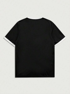 T-shirt noir à manches courtes avec bordures contrastées, lettrage et imprimé drapeau. Personnalisation directe en usine disponible F10 - Product Image 2