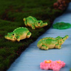 Une variété d'animaux en résine de dessin animé mélangés, ornements faits à la main, micro-paysages, petites décorations - Product Image 5