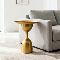 Table d'appoint moderne en forme de gobelet, plateau rond avec structure en fer doré, table d'appoint de canapé, table d'appoint artistique pour salon